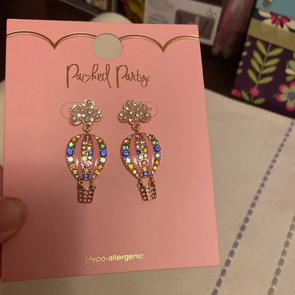 Packed Party NIP hot air balloon earrings - Picture 2 of 4